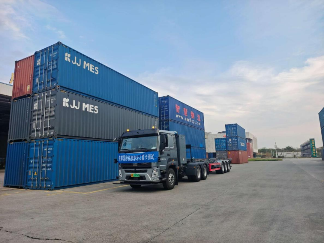 陆港国贸公司携手希迪智驾：无人智驾商用车
